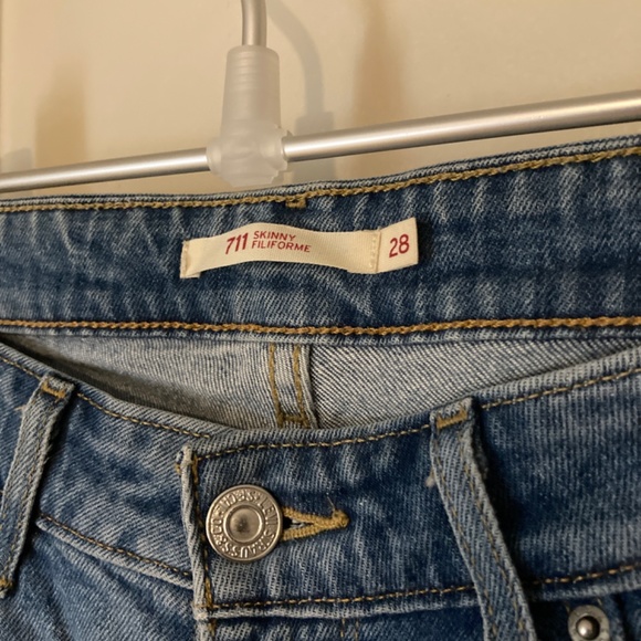 711 Skinny Levi’s Jean, 28” Cropped - Picture 3 of 4